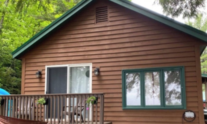 Lac du Flambeau Cabin | Cozy beachfront 3-bedroom cabin on over 700 acre Amber Lake, WiFi, AC