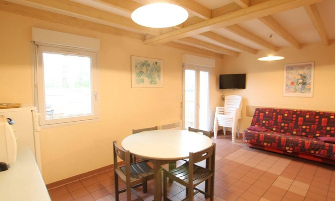 Omonville-la-Rogue Cottage | Cozy Beachside Cottage with Terrace, BBQ, and Parking - Pet Friendly!