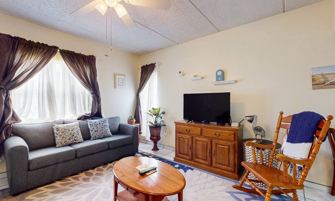 South Padre Island Condo | Cozy Beachside Condo with Shared Pool, Hot Tub with a Prime Location