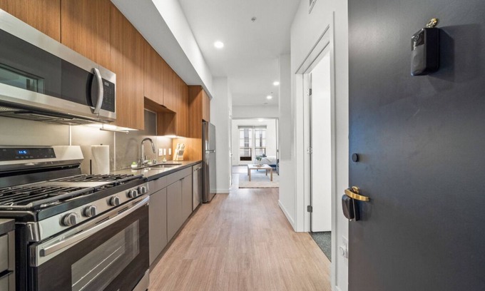 West Gateway Apartment | Cozy Beachside Escape / Great Views