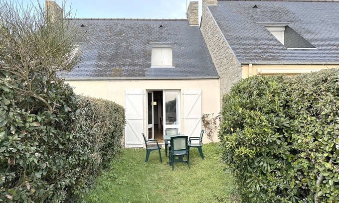 Arzon House | Cozy Beachside House for 4 with Full Amenities & Parking
