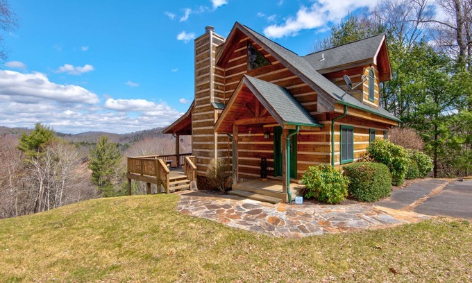 Boone House | Cozy Bear Cabin - quiet neighborhood, gentle walk to the New River, great mountain views!