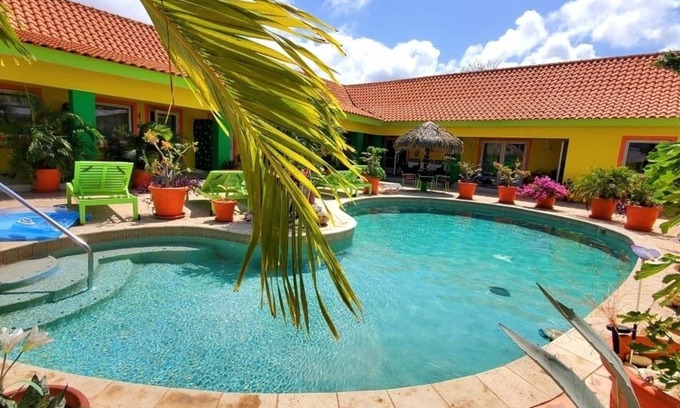 Punto de Oro Condo | Cozy beautiful 1 bedroom apartments, 5 minutes driving to eagle beach