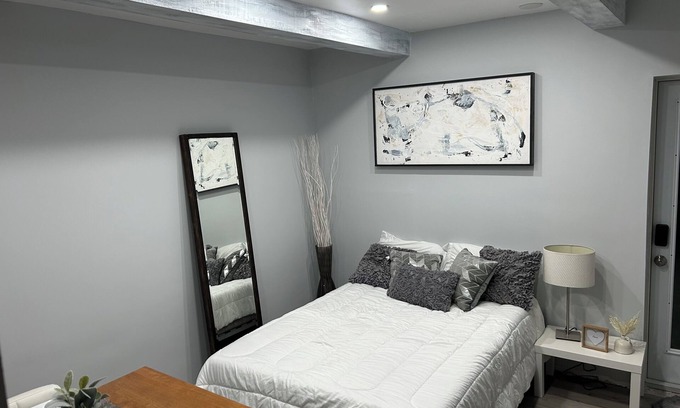 Coral Way Apartment | Cozy beautiful budget-friendly studio!