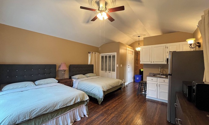Niagara Falls Apartment | cozy BEDROOM close to the Fallsn