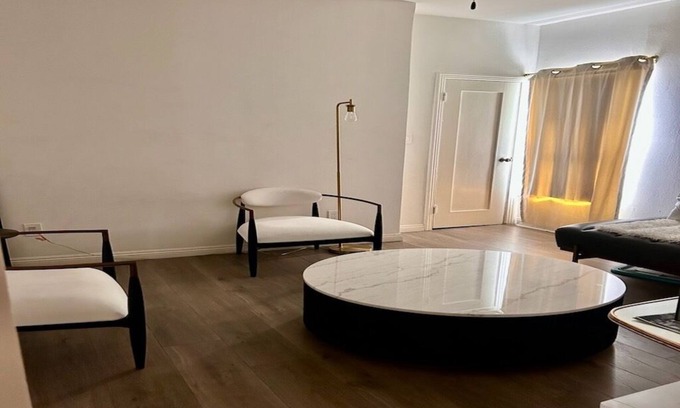 Boyle Heights Apartment | COZY BEDROOM - FULL KITCHEN - CLEAN SPACIOUS LA APARTMENT w. PRIVATE SUITE ROOM
