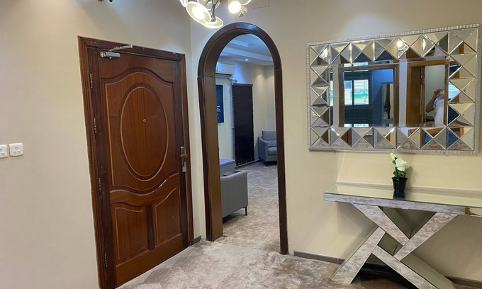 Mecca Apartment | Cozy bedroom in Makkah