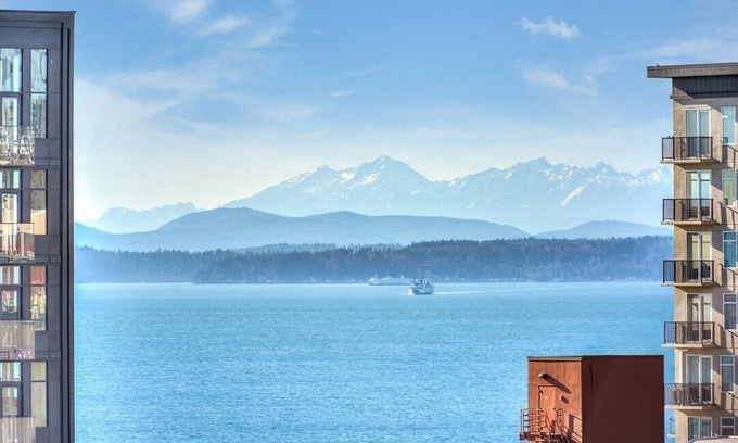 Belltown Condo | Cozy Belltown Condo with amazing Elliott Bay Views