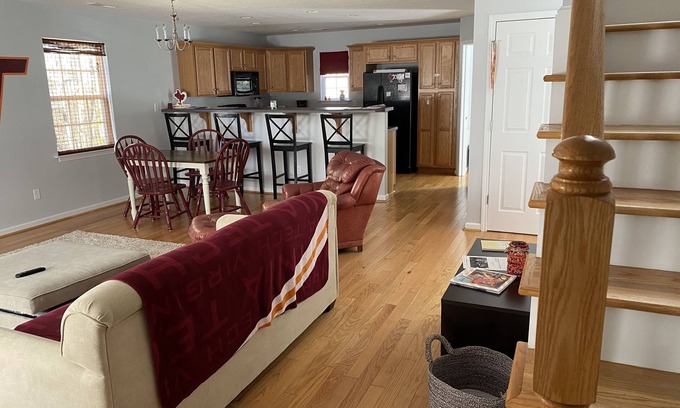 Blacksburg House | Cozy Blacksburg home - two miles from downtown!