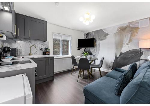 Parsons Green and Walham Apartment | Cozy Bliss Escape: Family - Friendly Getaway