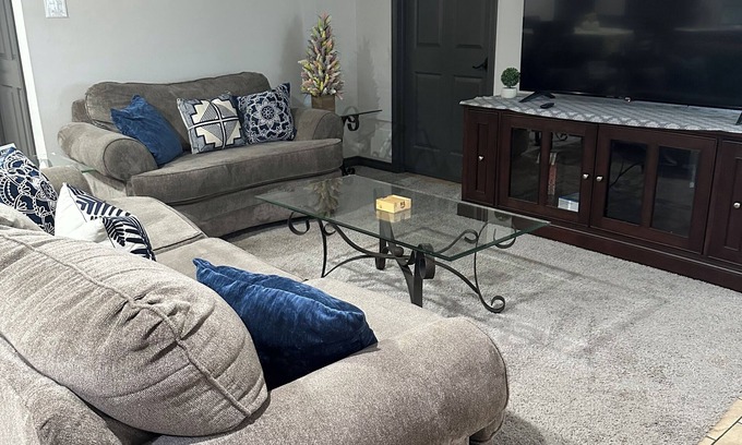 Tyler House | Cozy bran new 3 Bedroom 2 Bath Duplex Unit b