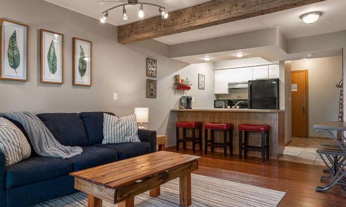 Notch Estates Apartment | Cozy Branson West Condo with Pool Access Near SDC!