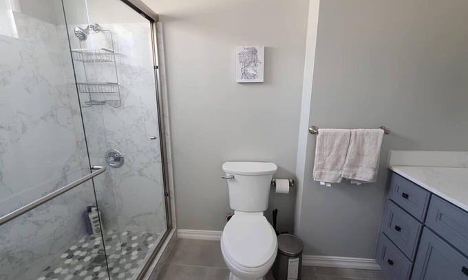 Eureka Valley Apartment | Cozy, bright apt central to the heart of SF