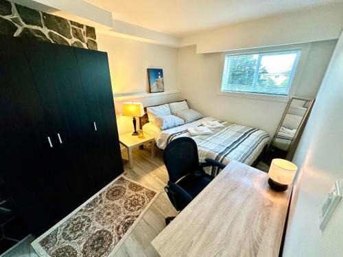 Saanich East Apartment | Cozy & Bright Home With Parking