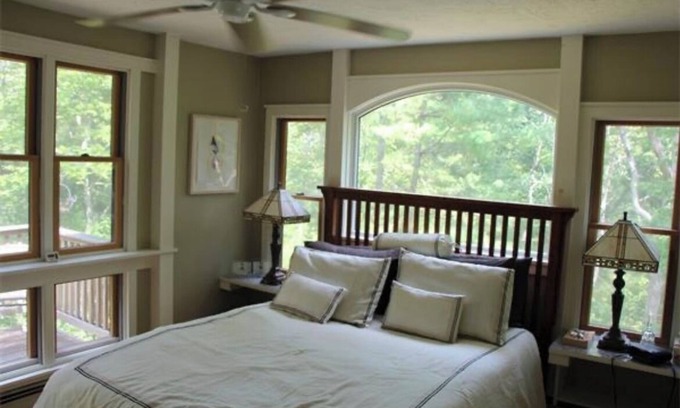 Bourne House | Cozy, bright house in enjoyable Bourne with WiFi, AC. Minutes from beach!