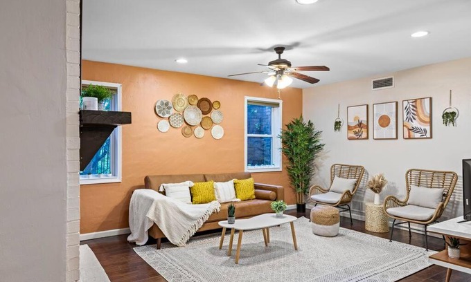 Loring Heights Apartment | Cozy Buckhead Suite - great area, free easy parking, near shops and restaurants