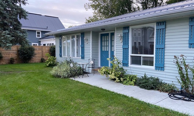 Wellington House | Cozy Bungalow in the Heart of Wellington ON