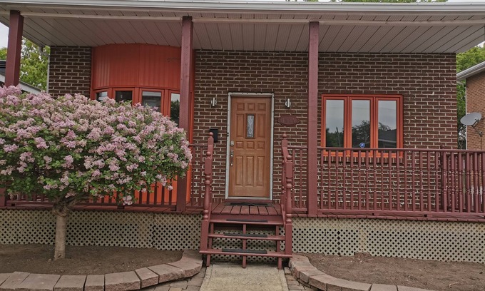 Longueuil House | Cozy Bungalow Longueuil | 3 BR | 6 pers