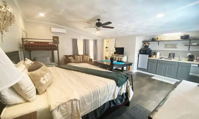 Hattiesburg House | Cozy Bungalow, Perfect Hideaway Close to Downtown!
