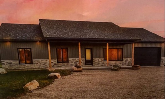 Miller Lake House | Cozy Bungalow - Steps from Lake Huron. Family & dog friendly
