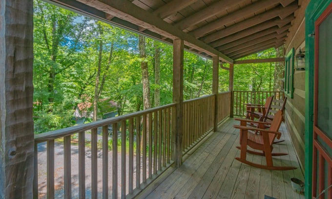 Blowing Rock Apartment | Cozy Cabin #33 - Sleeps 6 - Full kitchen + fireplace - between Boone & Blowing Rock NC
