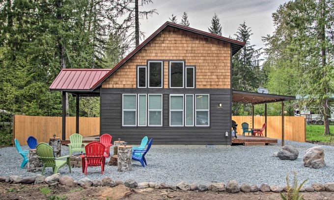 Paradise Estates Cabin | Cozy Cabin - 5 Miles to Mt Rainier National Park!