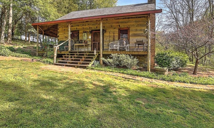 Limestone Cabin | Cozy Cabin at Historic Gillespie Stone House