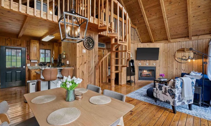 Six Mile Cabin | Cozy Cabin at Lake Keowee