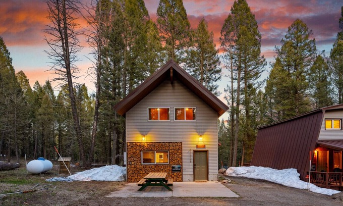 Island Park Cabin | Cozy Cabin+foozball+Fire Pit+40 mins 2 YSNP!
