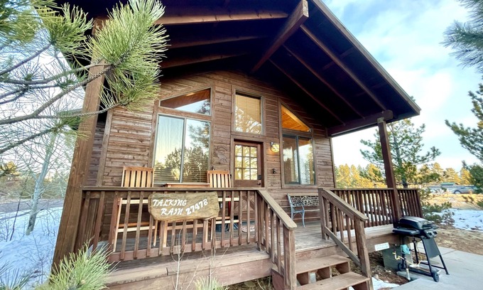 Heber Cabin | Cozy cabin for 2, private hot tub, King size bed!