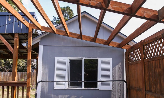Castle Rock House | Cozy Cabin, Gateway to Mount St. Helens w/Hot Tub