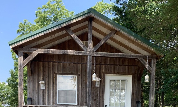 Everton Cabin | Cozy Cabin Hike to calming brook