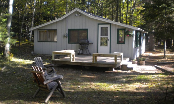 Glen Arbor House | Cozy cabin in Glen Arbor w/Crystal River frontage. WIFI, Fire pit, Dog ok