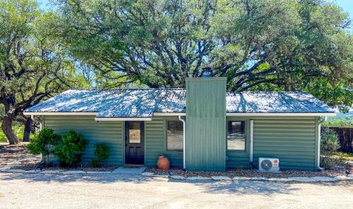 Ingram House | Cozy Cabin in Ingram, Texas for Romantic Weekends Away