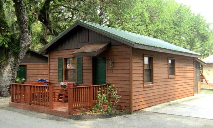 Inverness Cabin | Cozy Cabin in riverfront resort