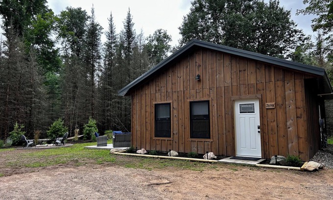 St Germain Cabin | Cozy Cabin in the Northwoods-Everygreen Escape