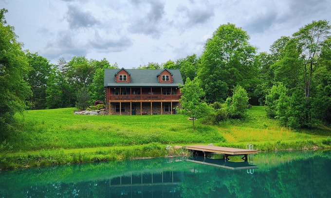 Manns Choice Cabin | Cozy cabin in tranquil setting overlooking pond