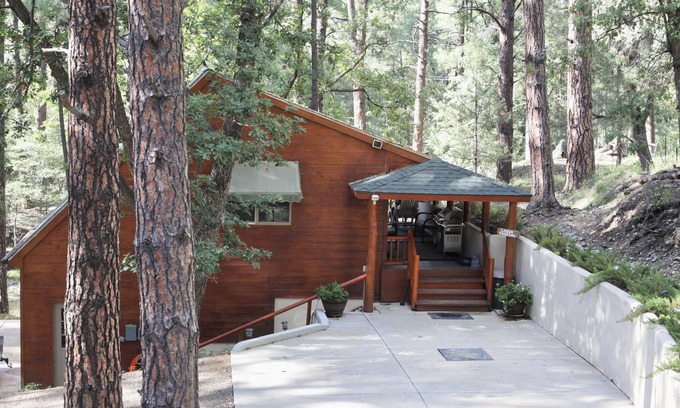 Prescott Cabin | Cozy Cabin just 5 minutes from Lynx Lake