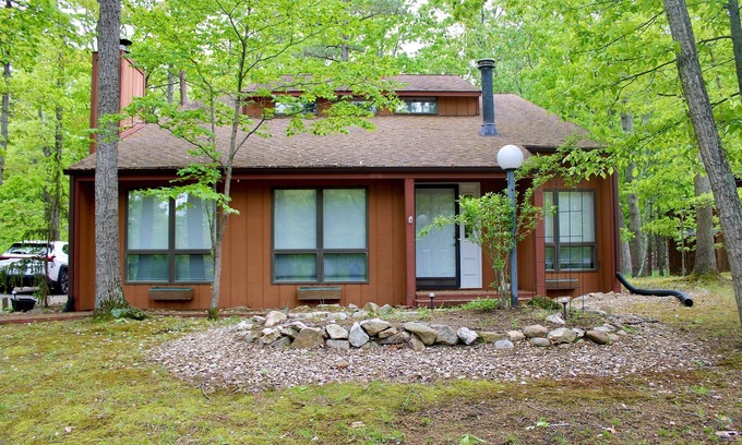 Massanutten Cabin | Cozy Cabin Minutes from Ski Slope and Water Park!