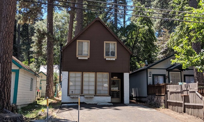 Crestline Cabin | Cozy Cabin Near Lake Gregory