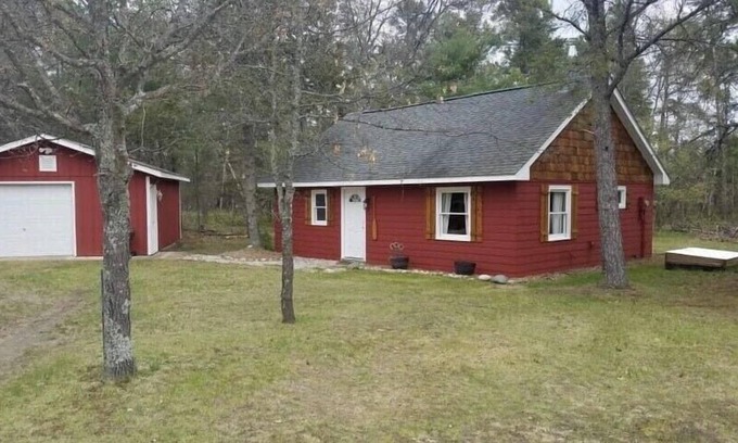 Grayling Cabin | Cozy cabin near the Au Sable