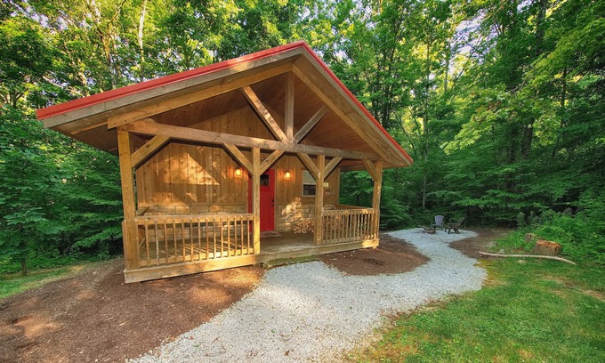Carbon Hill Cabin | Cozy Cabin Nestled in Hocking Hills