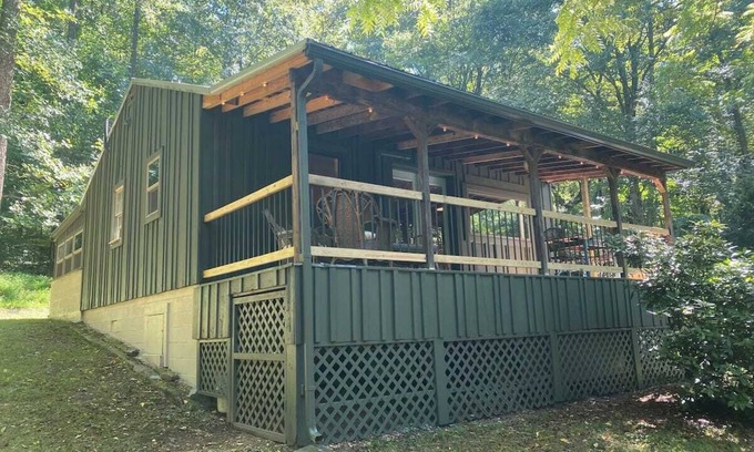 Roseland Cabin | Cozy Cabin on Cub Creek: Near Wintergreen & AT