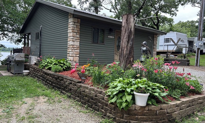 Waterville Cottage | Cozy cabin on lake sakatah, ol time resort.
