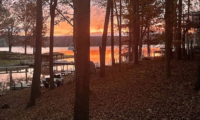 Livingston Cabin | Cozy Cabin on the Cove