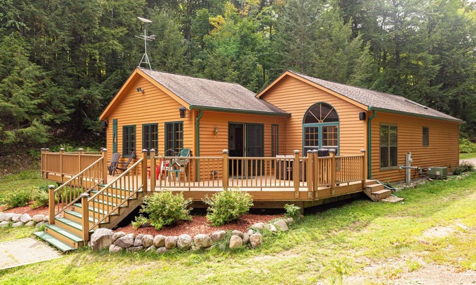 Harshaw House | Cozy Cabin On The Lake