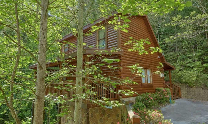 Gatlinburg Cabin | Cozy cabin, perfect for a honeymoon or an adventure-filled family getaway!