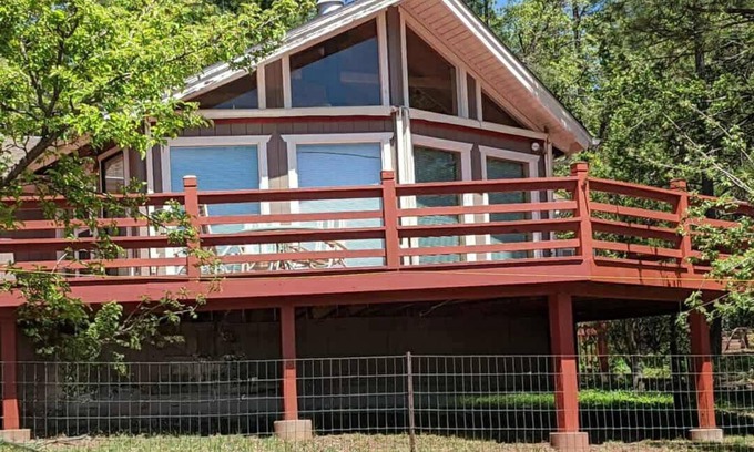 Payson Cabin | Cozy Cabin Retreat -Sleeps 12