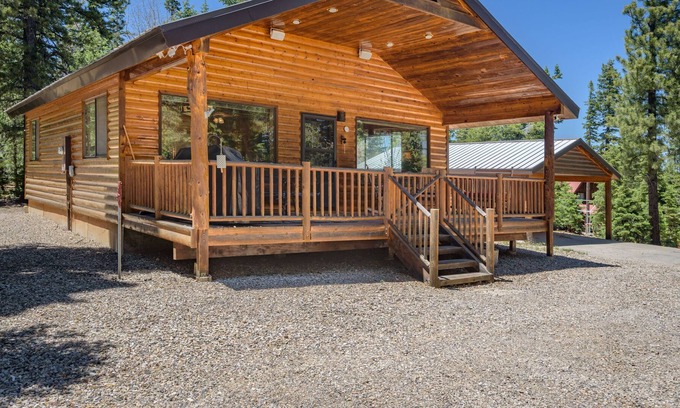 Duck Creek Village House | Cozy Cabin