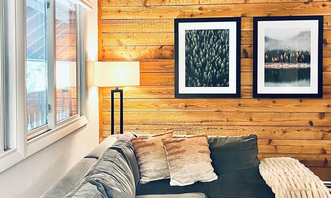 Historic District Condo | Cozy Cabin Vibes - Downtown - Walk to everything!